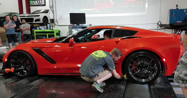 Preparando un Corvette ZR1 2019: Ojo al brazo del chaval...