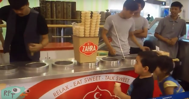 Cuando tienes hambre y heladero troll no te da tu helado