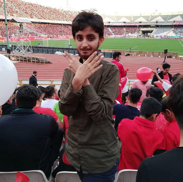 Cinco aficionadas iraníes se disfrazan de hombre para colarse en un estadio de fútbol