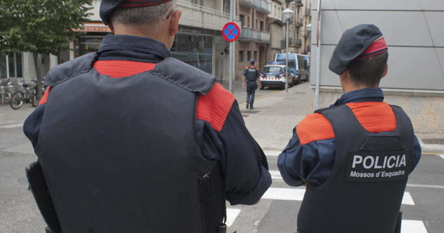 Los Mossos detienen a un hombre que ofrecía trabajo como ayudante de secuestrador en un portal de empleo