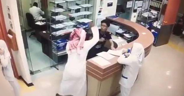 Un paciente apuñala a un enfermero por no darle unas pastillas en Arabia Saudita [Vídeo]
