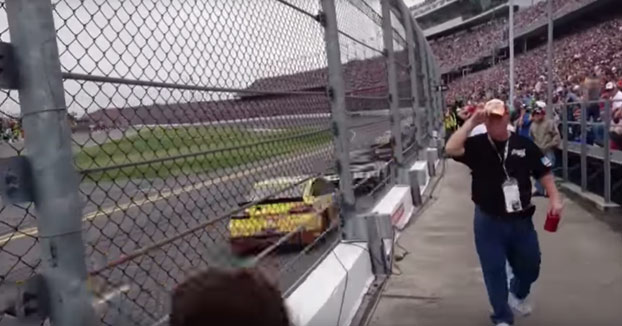 El tremendo ruido al ver una carrera de las 500 millas de Daytona justo al lado de la pista