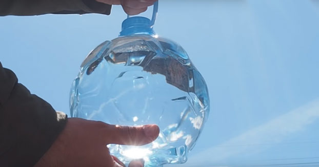 Lanzan en Rusia una botella de agua en forma de balón por el Mundial. Muy original pero tiene un peligroso defecto