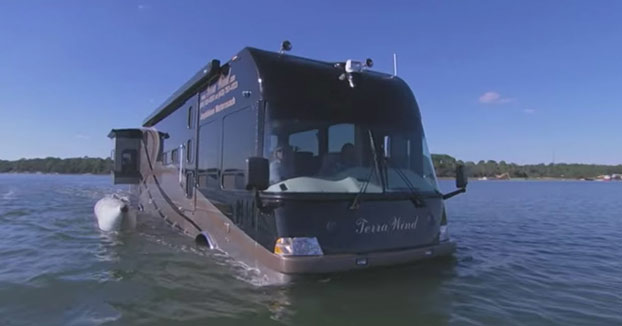 Lo último en caravanas son las caravanas flotantes