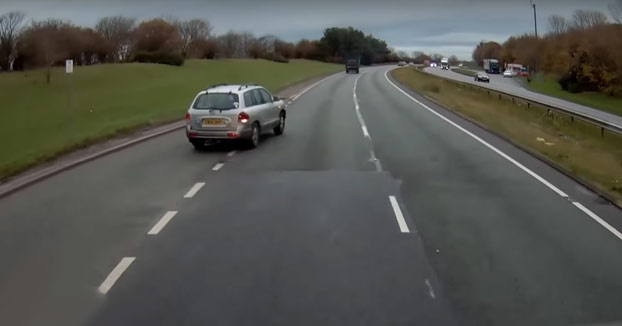 Una conductora se incorpora a una autovía sin mirar cuando venía un camión de 40 toneladas