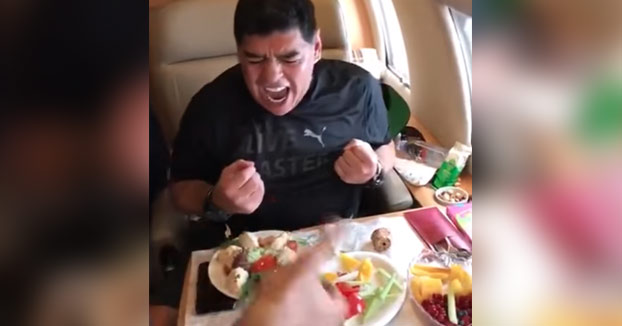 Maradona, descontrolado en el avión