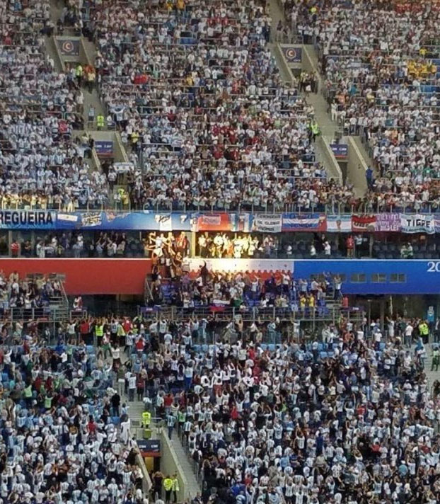 La foto de Maradona con el gol de Argentina es bestial. Era el único punto de la grada donde daba el sol