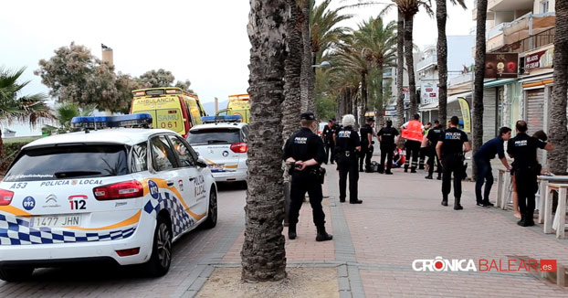 Un hombre clava un rastrillo en la espalda a un turista tras destrozarle un castillo de arena en Palma