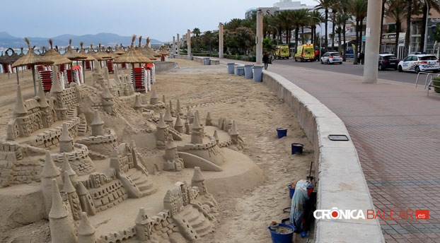 Un hombre clava un rastrillo en la espalda a un turista tras destrozarle un castillo de arena en Palma