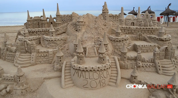 Un hombre clava un rastrillo en la espalda a un turista tras destrozarle un castillo de arena en Palma