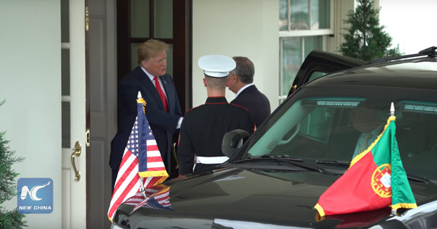 Trump pierde la batalla del apretón de manos contra el presidente de Portugal