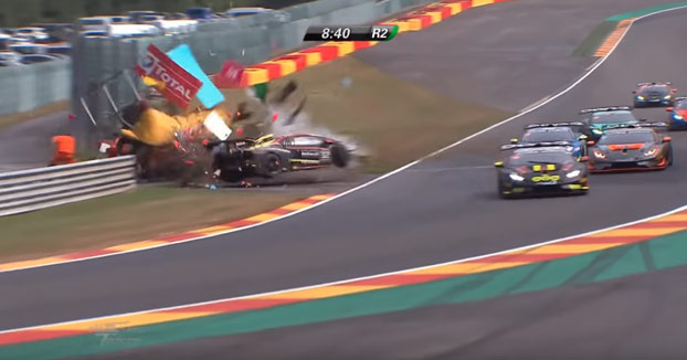 Milagro en Spa durante la Lamborghini Super Trofeo: aún nadie sabe cómo se libraron los comisarios