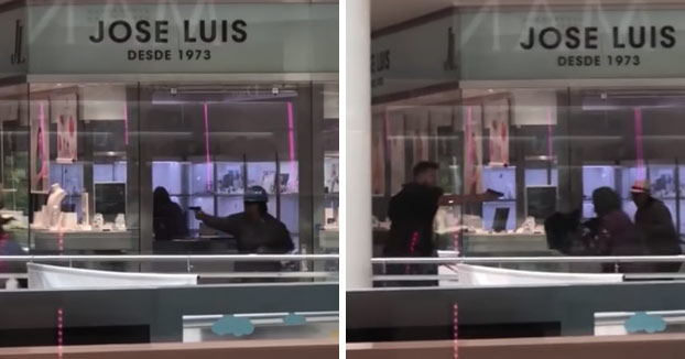 Atraco a punta de pistola en la joyería Jose Luis de un centro comercial de Castelldefels