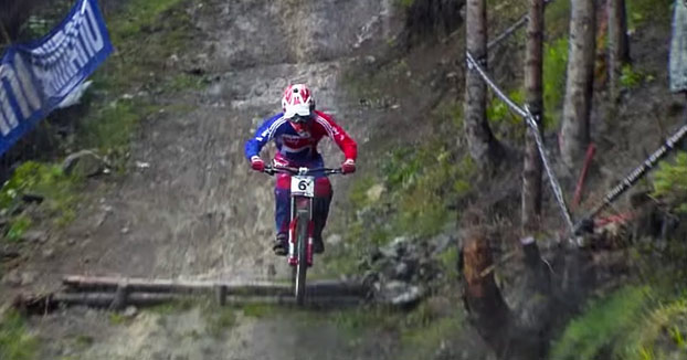 Brutal descenso en bicicleta de Danny Hart. Al comentarista casi le da un infarto