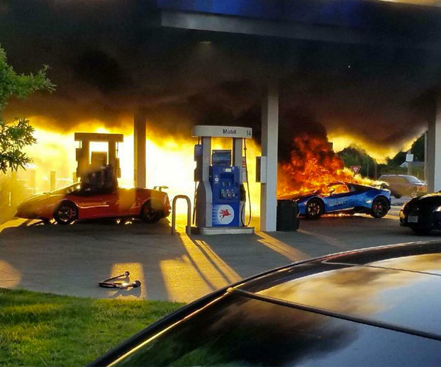 Olvida sacar el surtidor de gasolina de su furgoneta y quema un Lamborghini