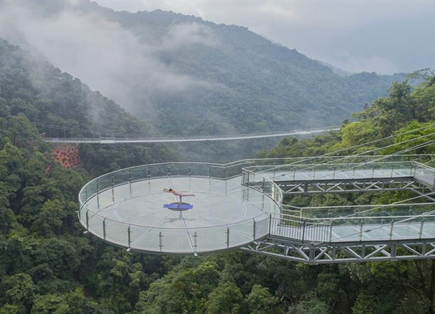 Yun Tian Bo Ba: La nueva atracción de China es una plataforma de vidrio situada a 200 metros de altura