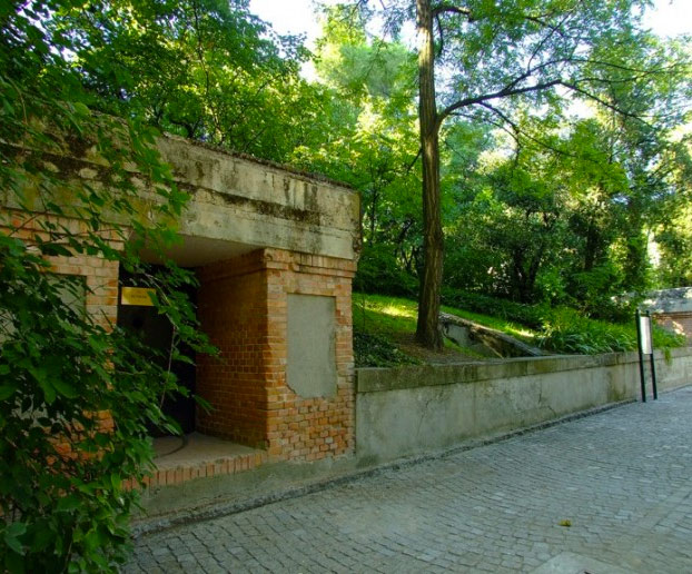 Así es el búnker con capacidad para 250 personas que hay debajo del Parque del Capricho de Madrid