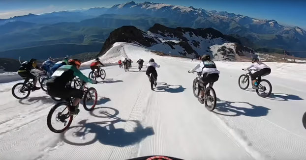 Descenso en bici de la montaña Alpe d'Huez