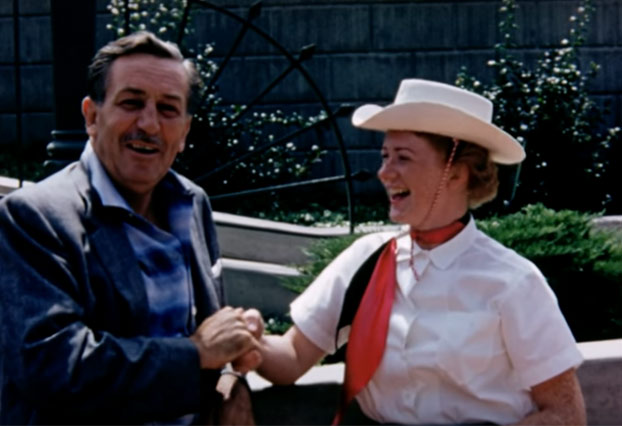 Restaura una película de sus abuelos y encuentra imágenes inéditas de Disneyland en 1956 con el propio Walt Disney