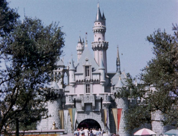 Restaura una película de sus abuelos y encuentra imágenes inéditas de Disneyland en 1956 con el propio Walt Disney
