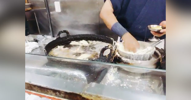 El chef maestro de la tempura de Shizuoka. Usa sus propias manos para cocinar con aceite hirviendo