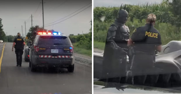 La policía canadiense le da el alto a Batman mientras conducía su Batmóvil