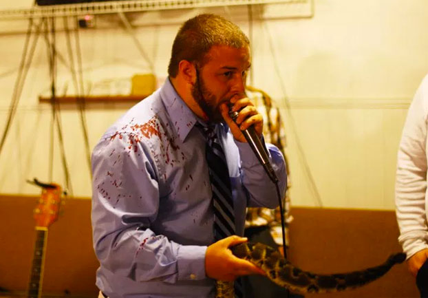 Un pastor de la 'Iglesia de la serpiente' recibe una mordedura mortal en pleno sermón