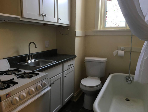 Se alquila apartamento por 450 euros al mes con baño en la misma cocina