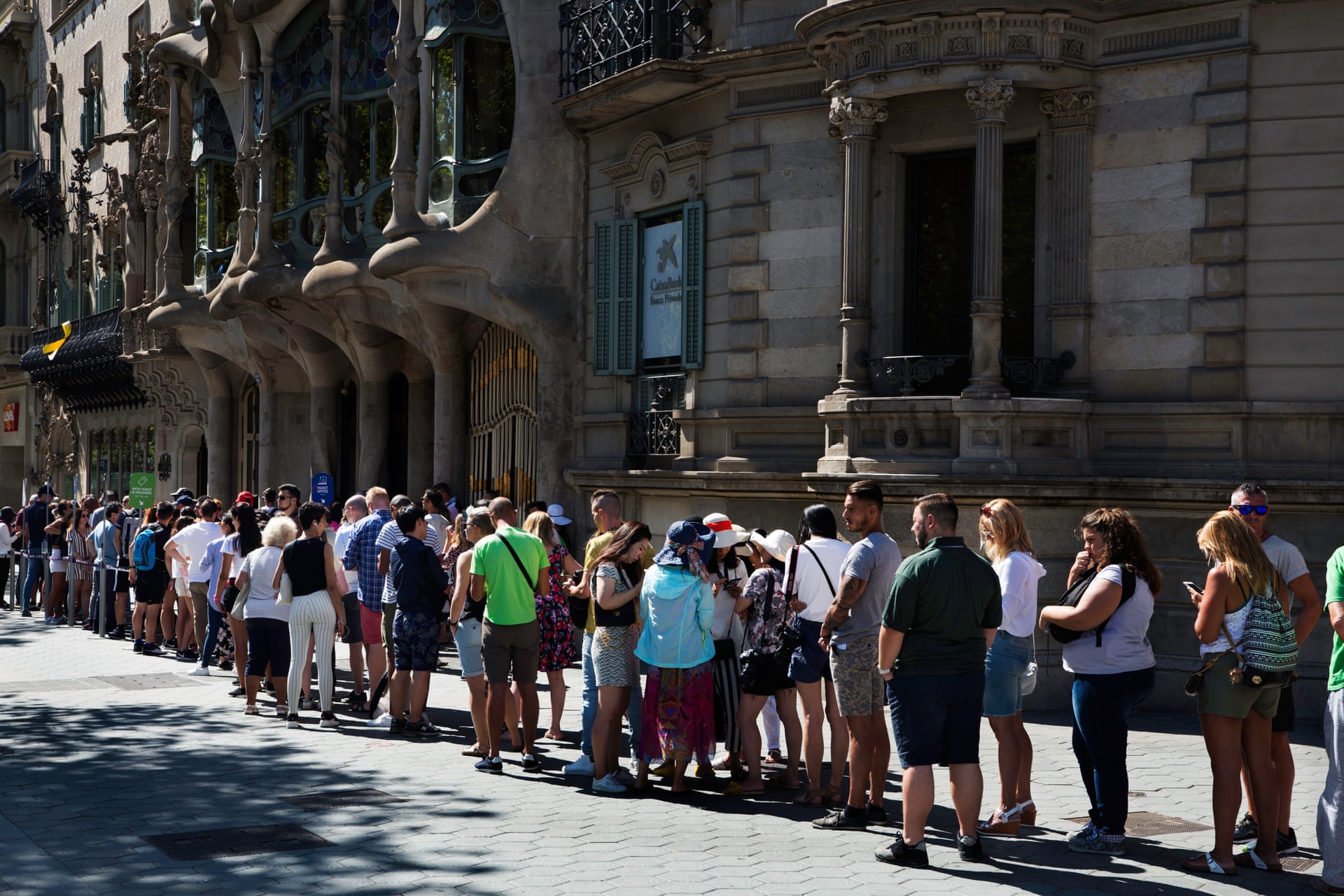 Por qué el turismo está matando Barcelona. Un ensayo fotográfico