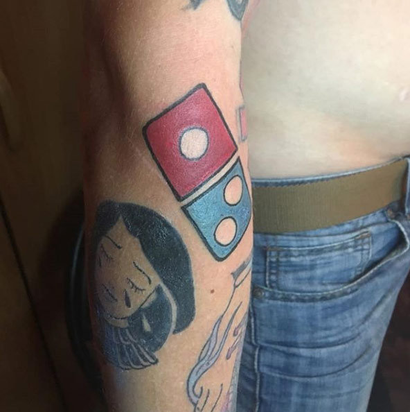 Un siglo de pizzas gratis a cambio de un tatuaje: la oferta que se ha tenido que retirar por su gran éxito