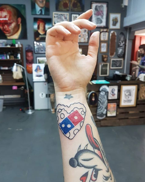 Un siglo de pizzas gratis a cambio de un tatuaje: la oferta que se ha tenido que retirar por su gran éxito