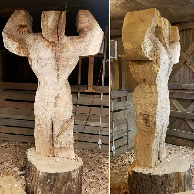 Estatua de madera de Arnold Schwarzenegger a tamaño real