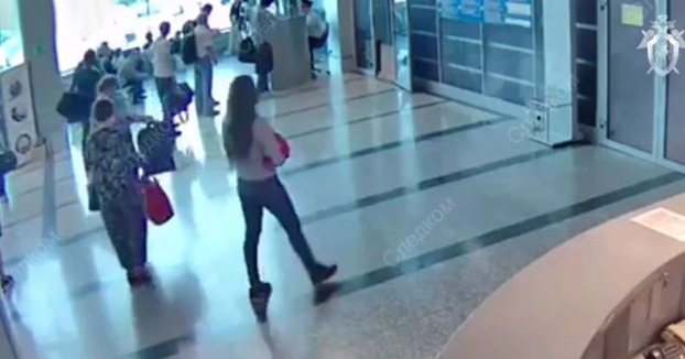 Graban a una mujer vendiendo a su bebé por 40 euros en un aeropuerto ruso