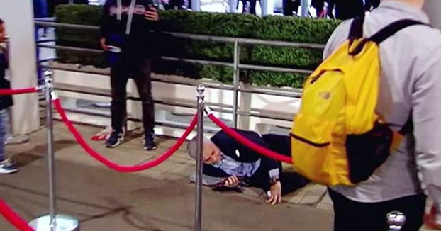 Cachondeo en Twitter por la caída de Mourinho al entrar en el estadio de Wembley