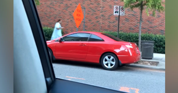 ''Estaba en el coche al lado del hospital cuando vi la siguiente escena...''