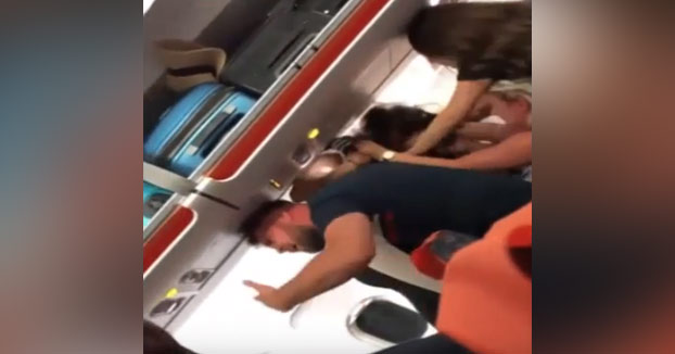 Pelea a bordo de un avión con destino a Ibiza