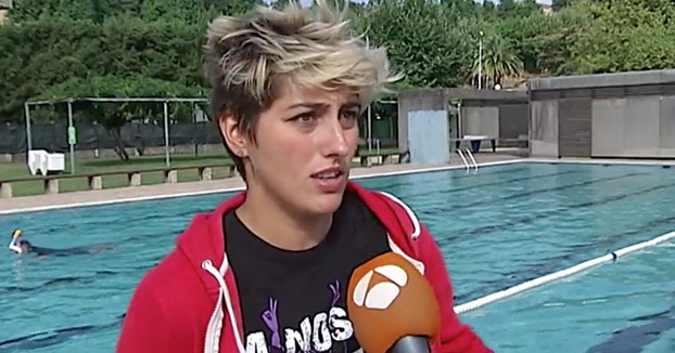 Expulsan de una piscina a una mujer en topless por 'cuestiones de higiene'