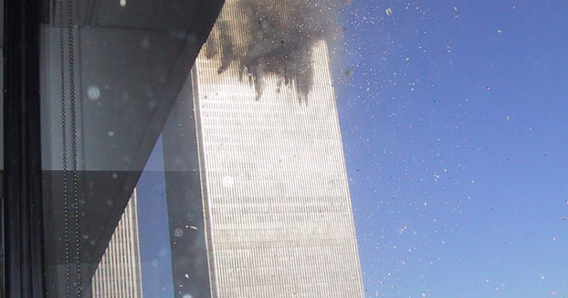 Las únicas imágenes que hay del primer avión estrellándose contra el WTC