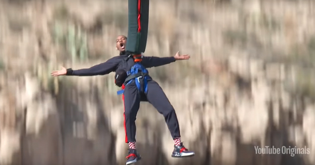 El salto bungee de Will Smith desde un helicóptero por su 50 cumpleaños