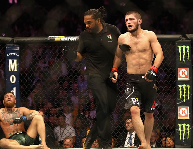 Khabib desata una batalla campal después de vencer a McGregor en el UFC 229. Vídeo del incidente