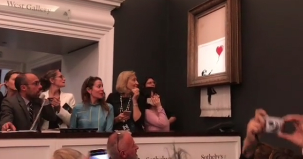 Una obra de Banksy se autodestruye tras subastarse por más de un millón de euros