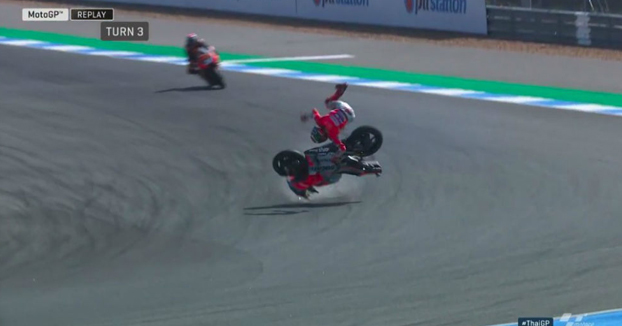 Durísima caída de Jorge Lorenzo durante los entrenamientos del GP de Tailandia. Vídeo del momento