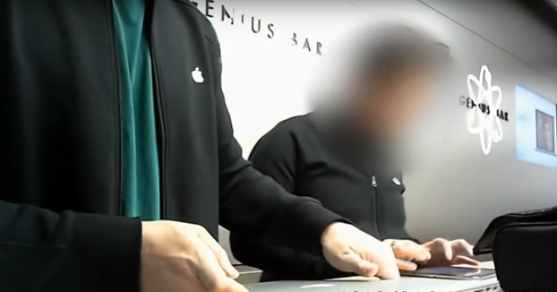 Un empleado de Genius Bar intentando timar a un cliente que fue a arreglar su Macbook