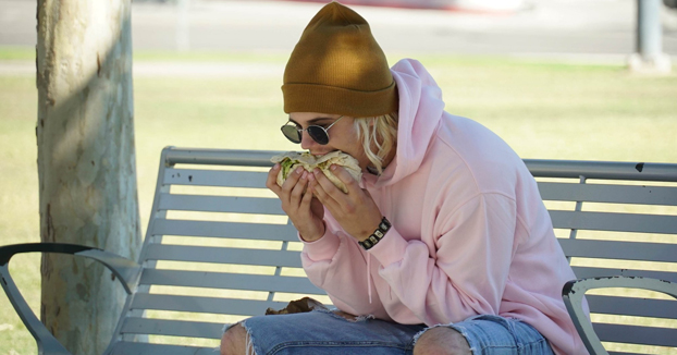 Los youtubers que tomaron el pelo a los medios con un falso Justin Bieber comiendo mal un burrito