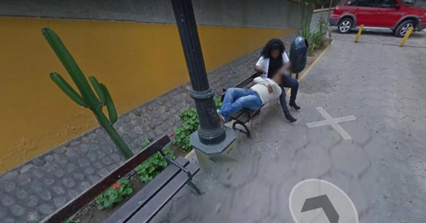 Encuentra a su esposa con otro hombre buscando en Google Maps