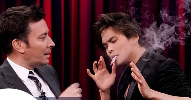 Shin Lim le hace una visita a Jimmy Fallon y lo deja flipando