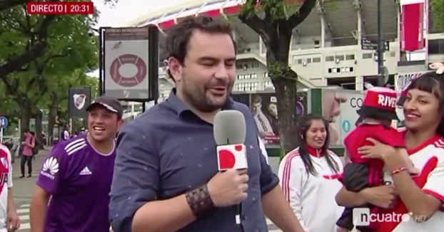 Noticias Cuatro conecta en directo con el periodista Ángel Sastre desde Argentina y se produce un momento surrealista
