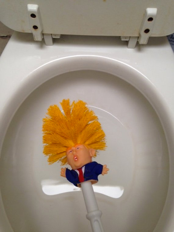 Alguien ha empezado a vender escobillas de baño de Donald Trump