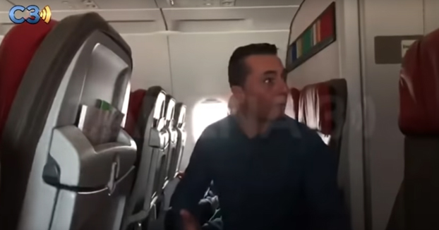 ''¡Me estoy cagando!'': Pasajero con diarrea agrede a un miembro de la tripulación en pleno vuelo