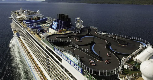 Una pista de karts de dos alturas en un crucero